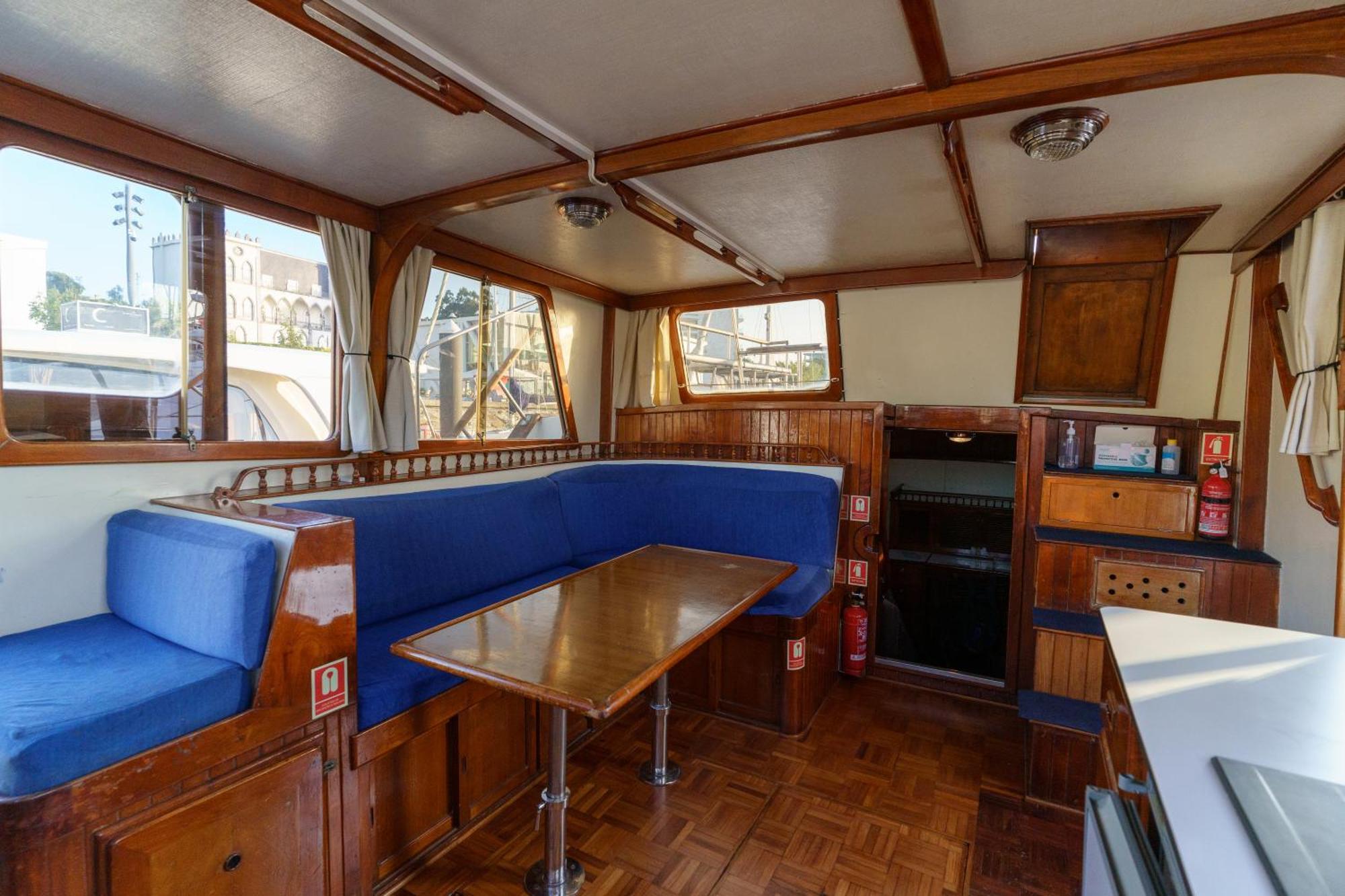 ホテル Sailing 360 Night On Board Experience ヴィラ・ノヴァ・デ・ガイア 部屋 写真