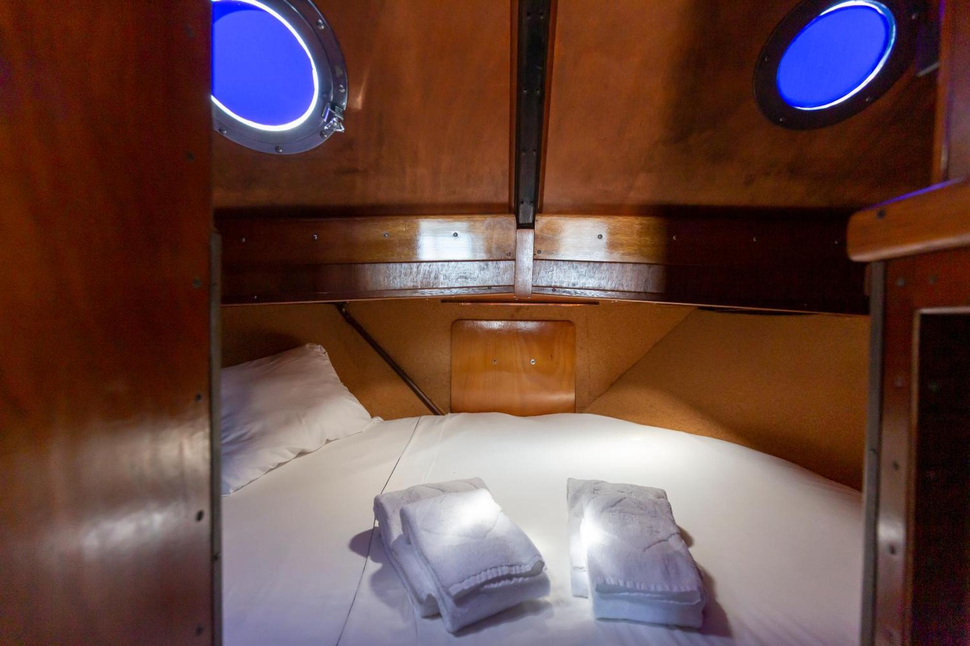 ホテル Sailing 360 Night On Board Experience ヴィラ・ノヴァ・デ・ガイア 部屋 写真