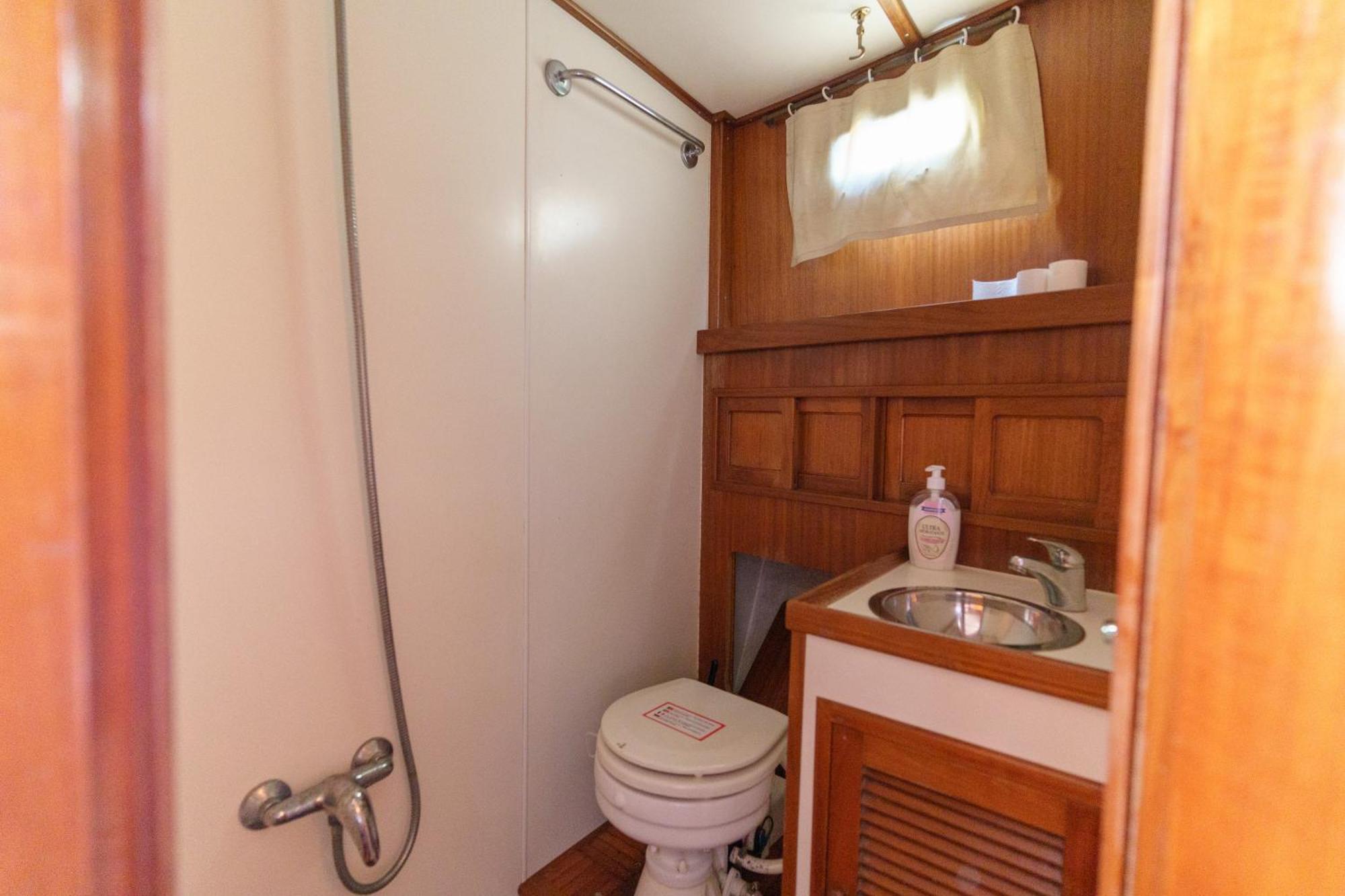 ホテル Sailing 360 Night On Board Experience ヴィラ・ノヴァ・デ・ガイア エクステリア 写真
